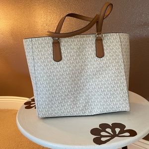 Vanilla/Acorn large pocket Tote